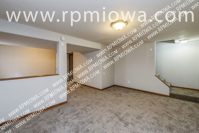 Building Photo - 15803 Hawthorn Dr