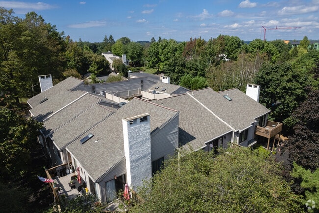 Building Photo - Runnymeade Farms Condos