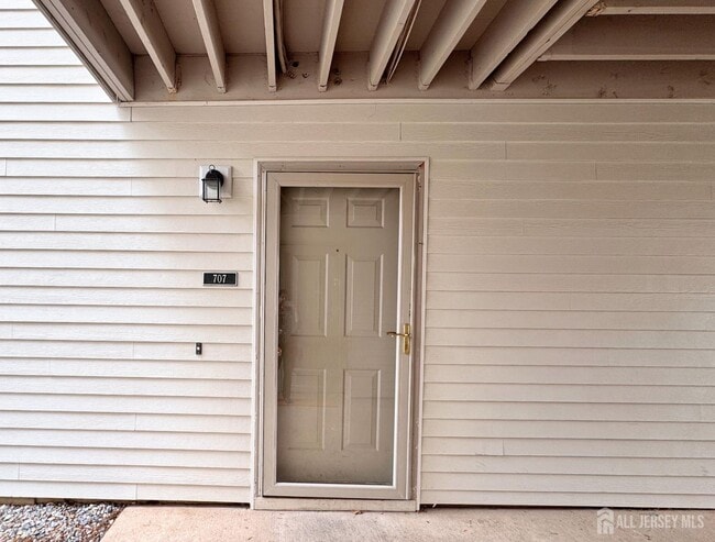 Building Photo - 707 Ravens Crest Dr