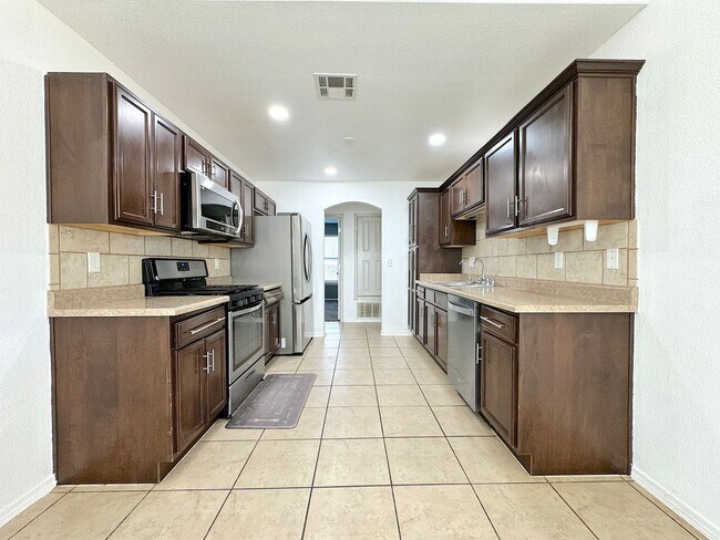 Building Photo - Sandstone Ranch Estates 4Bed Refrig A/C by...