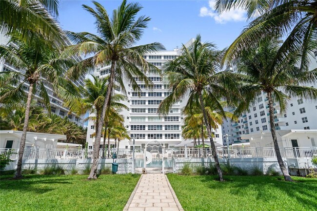 Building Photo - 4925 Collins Ave