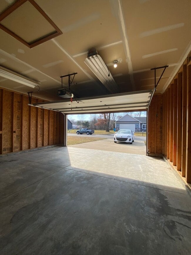 Building Photo - 3 Bedroom Home in Jimtown Schools!
