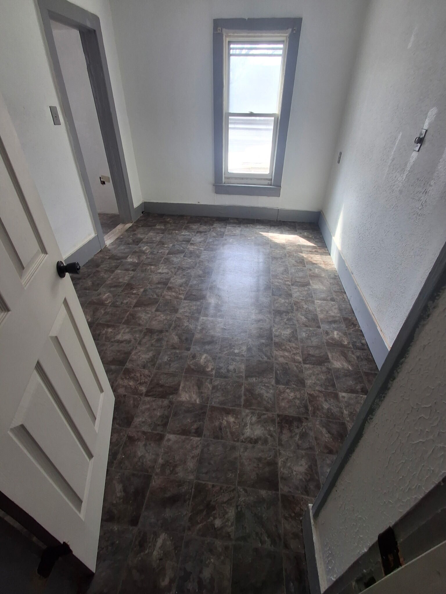 Building Photo - 1558 N Main St