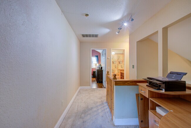 Building Photo - 4404 Bluff Creek Dr