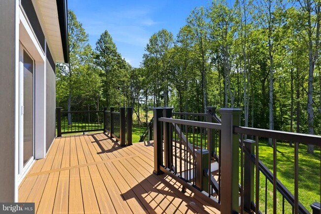 Building Photo - 301 Kingdom Dr