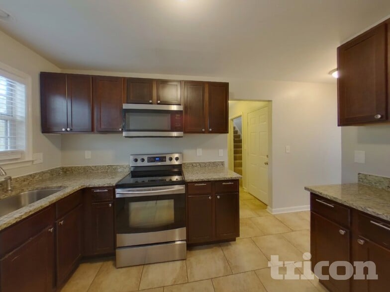 Building Photo - 2863 Iroquois Dr