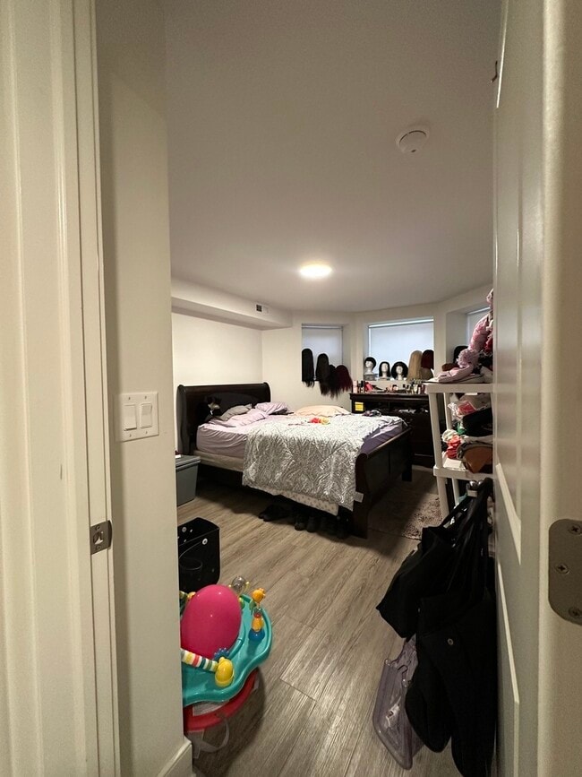 Building Photo - 2329 W Monroe St