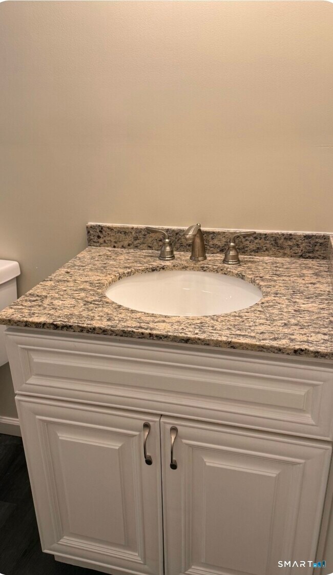 Building Photo - 48 Brook St