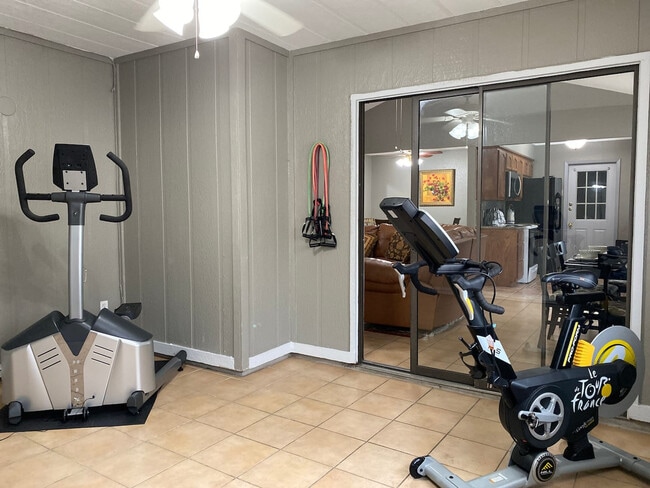 Building Photo - 6614 Long Meadow Dr