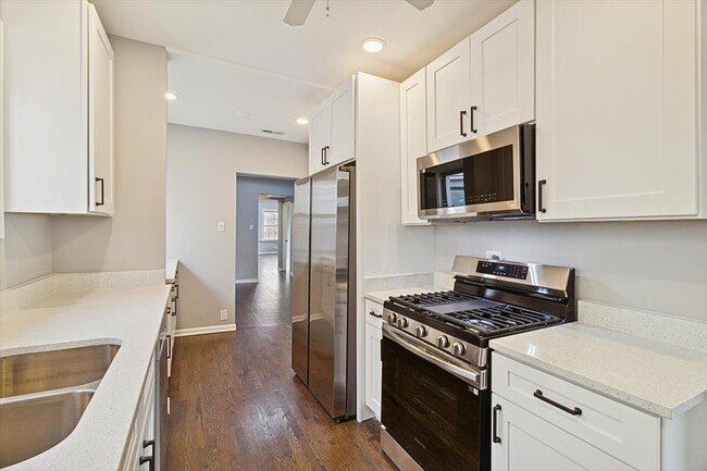 Building Photo - 6224 N Albany Ave