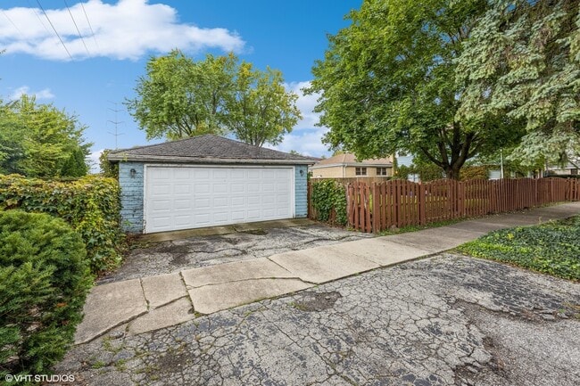 Building Photo - 541 Barnsdale Rd