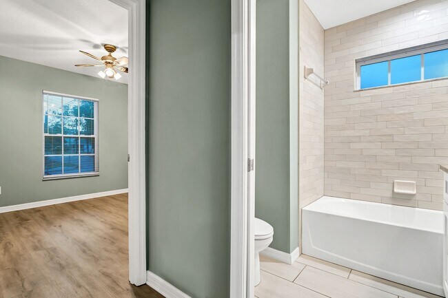 Building Photo - Charming Bungalow Across from Love Park – ...