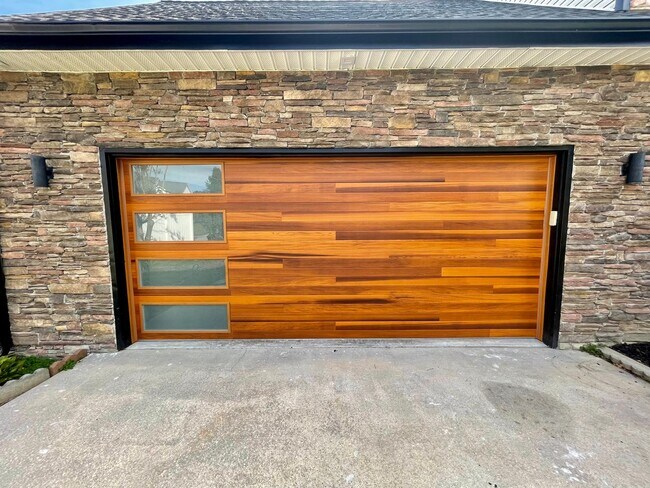 Building Photo - Gorgeous One of a Kind Home! - Available Now!