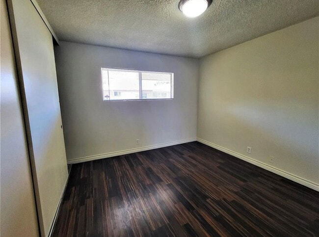 Building Photo - LB1702 (lease only)