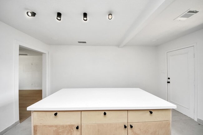 Building Photo - 3726 Las Palmas St