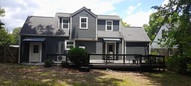 Building Photo - COMING SOON - 2 Bedroom 2 Bath home with f...