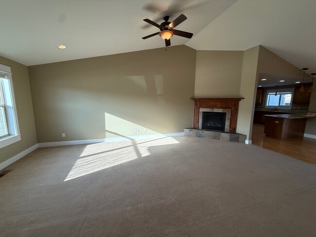 Building Photo - 25 Baldy Ct