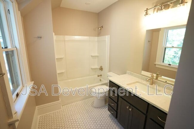 Building Photo - 519 E 3rd St