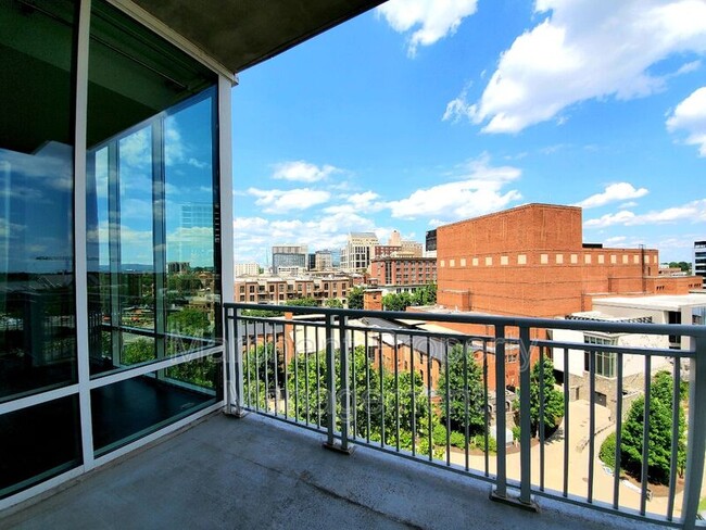 Building Photo - 220 Riverplace