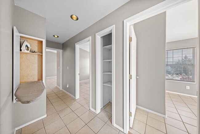 Building Photo - 655 Kane Ct
