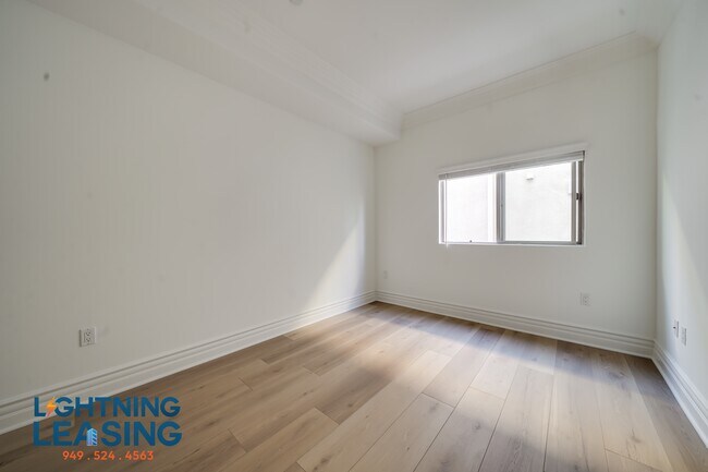 Building Photo - 10641 Woodbridge St