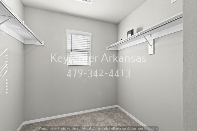 Building Photo - 811 E Sparrow Cir