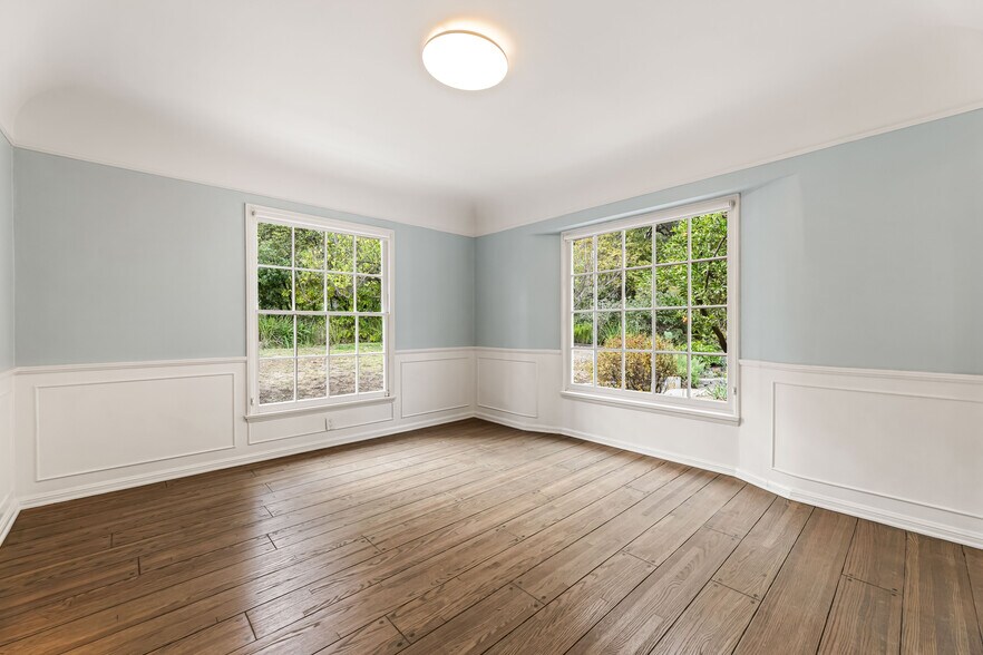 Building Photo - 2450 Hermosita Dr