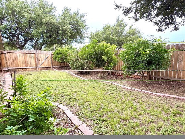Building Photo - 2325 Clover Ridge Dr