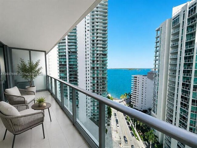 Building Photo - 1300 Brickell Bay Dr
