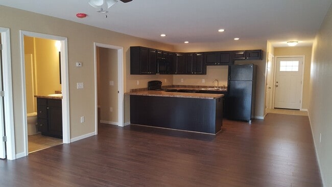 Building Photo - 3817 Kensington Pl
