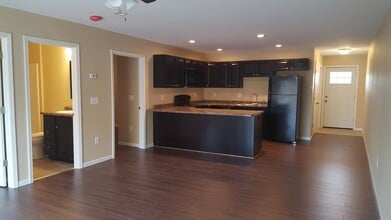 Building Photo - 2 Bedroom Duplex