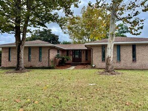 Building Photo - 712 Elise Ln