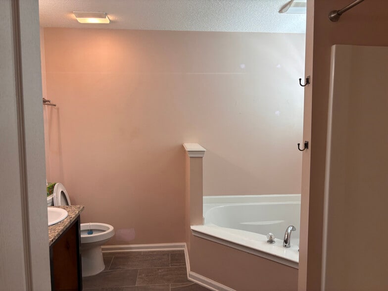 Building Photo - 134 Camellia Dr