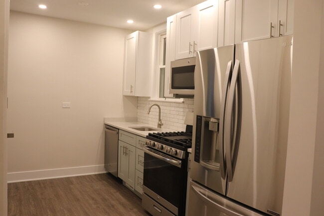 Building Photo - 3418 N Nordica Ave