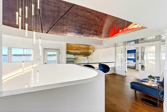 Building Photo - 3307 NE Marine Dr