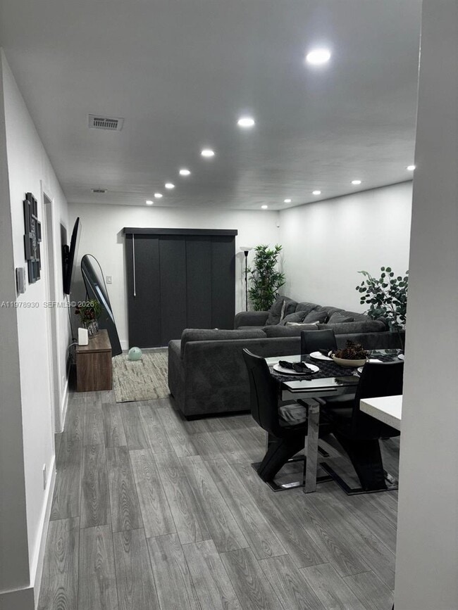 Building Photo - 8036 NW 41 Ct