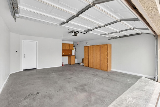 Building Photo - 41628 W Hillman Dr