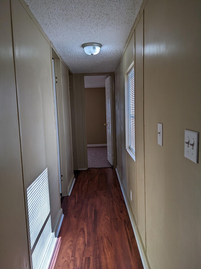 Building Photo - 903 Scott Dr