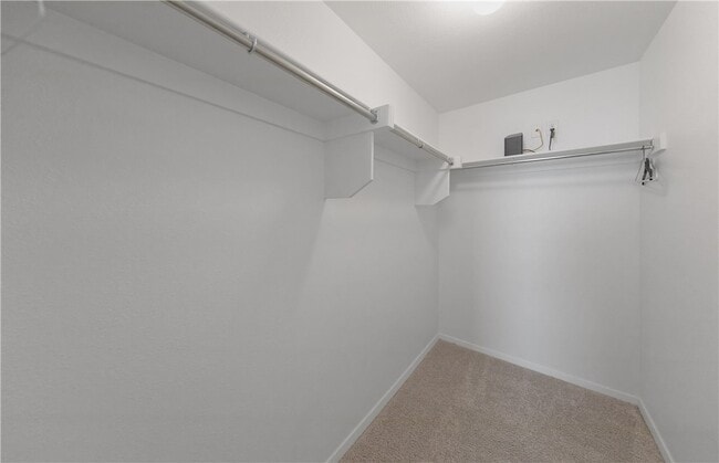 Building Photo - 8110 Dogwood Dr