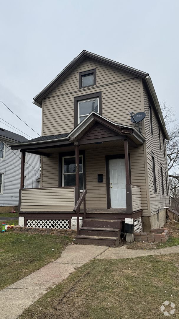 Building Photo - 3 bedroom single family home