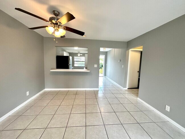 Building Photo - 947 Country Wood Ct
