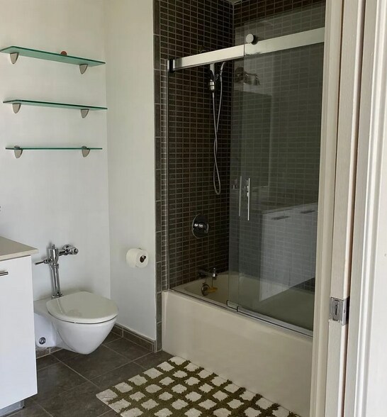 Building Photo - 3451 NE 1st Ave