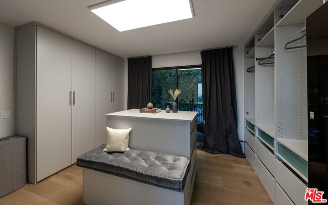 Building Photo - 2001 Sunset Plaza Dr