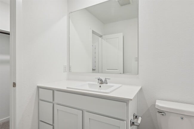 Building Photo - 723 Ponderosa Ln