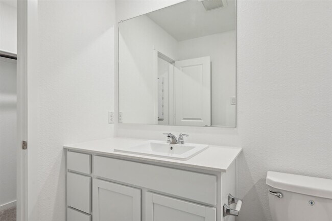 Building Photo - 726 Ponderosa Ln