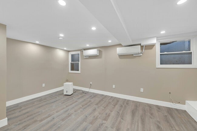 Building Photo - 171 Van Horne St