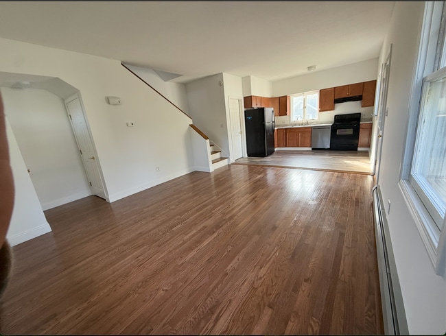 Primary Photo - 143 E High St