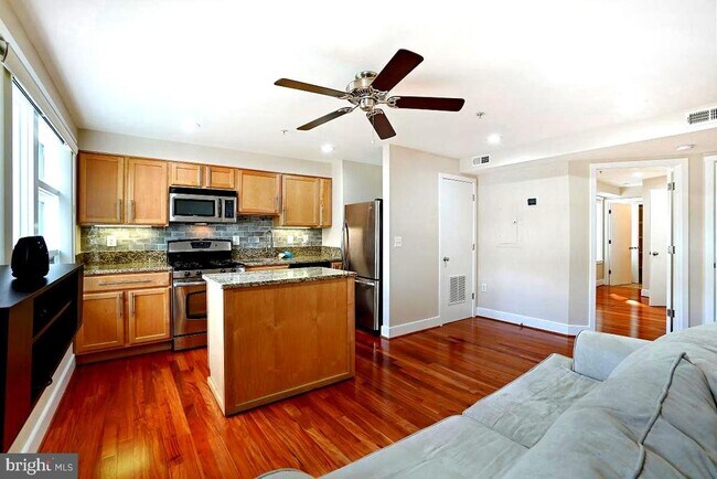 Building Photo - 610 Jefferson St NW