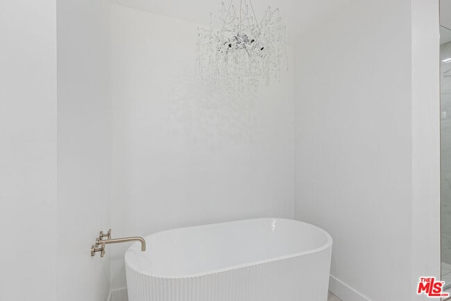 Building Photo - 8455 Fountain Ave