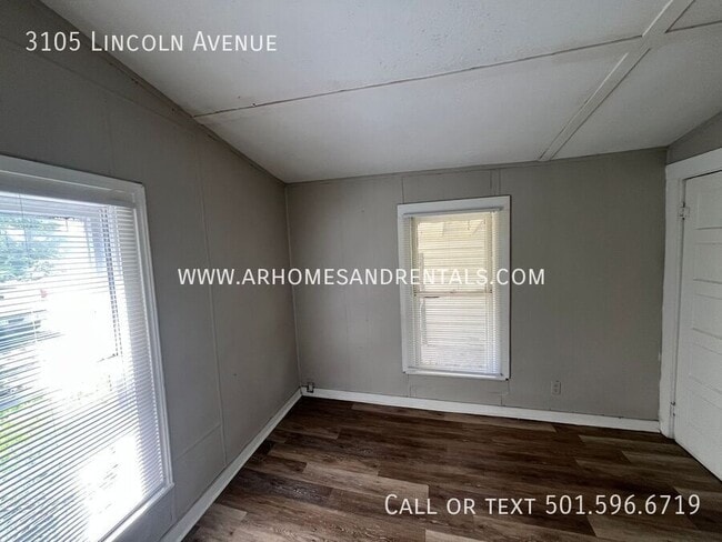 Building Photo - 3105 Lincoln Ave